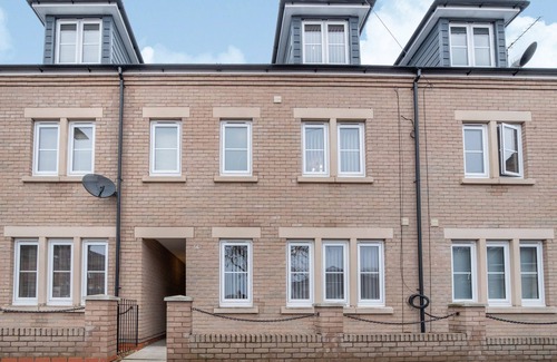 Peterborough House | 🔥30% OFF 28+ nights stays - Large 4 bedroom close to town w/Parking🔥