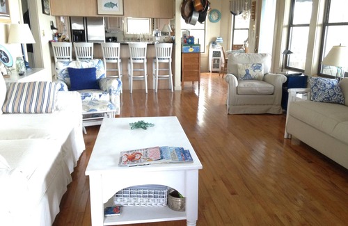 Alligator Point House | 30% Off MONTHLY RATE JANUARY + FEBRUARY 2025 Onlyn Tranquil Bayfront Getaway