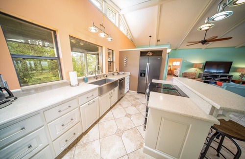 East End House | 30% OFF Summer! Secluded Bayfront Retreat, East End, Private Dock, Kayaks