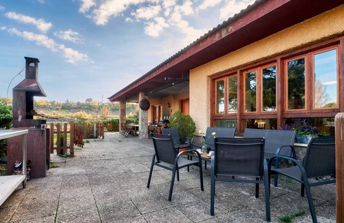 San Andres del Rabanedo House | 300 m² Finca ∙ 5 bedrooms ∙ 15 guests