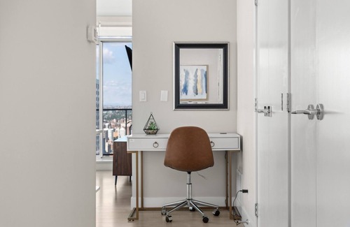 Victoria Park House | 300 Ft in the Sky! Stampede | 2BDR | PRKG