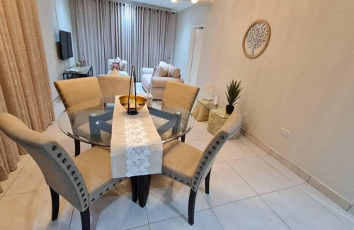 Bulawayo Apartment | 300 m² Apartment ∙ 3 bedrooms ∙ 6 guests