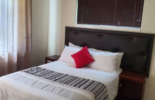Bulawayo Apartment | 300 m² Apartment ∙ 3 bedrooms ∙ 6 guests