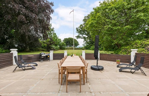 Skanderborg Municipality House | 300 m² Farmhouse ∙ 6 bedrooms ∙ 14 guests