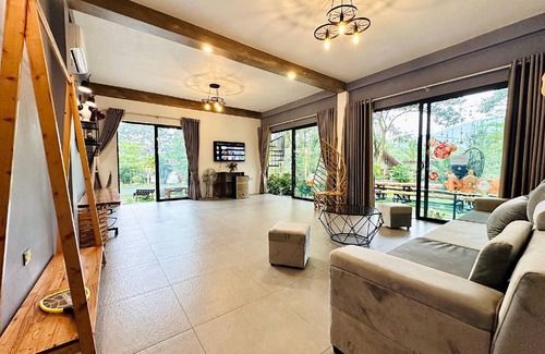 Soc Son House | 300 m² House ∙ 4 bedrooms ∙ 30 guests