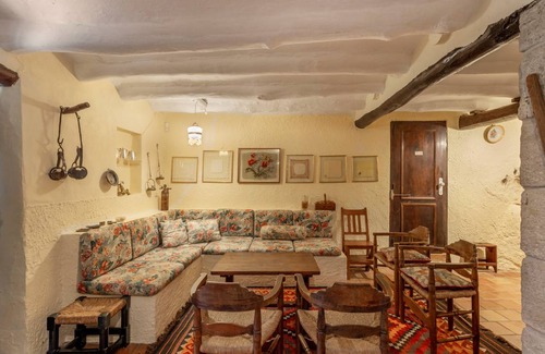 Sales House | 300 m² House ∙ 4 bedrooms ∙ 9 guests