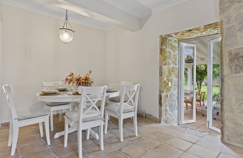 Novales House | 300 m² House ∙ 5 bedrooms ∙ 10 guests