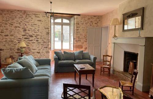 Mauleon House | 300 m² House ∙ 6 bedrooms ∙ 15 guests