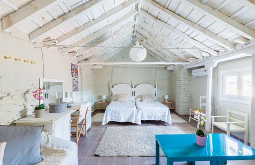 Illora House | 300 m² House ∙ 6 bedrooms ∙ 13 guests