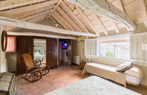 Illora House | 300 m² House ∙ 6 bedrooms ∙ 13 guests