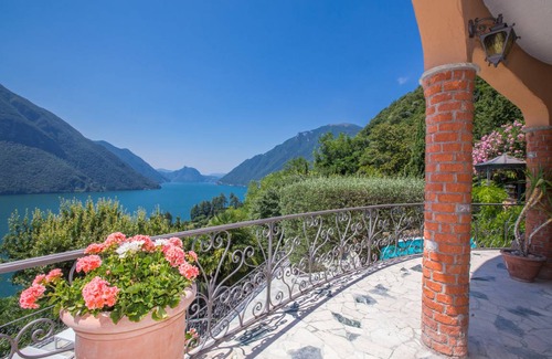 Cressogno Resort | 300 m² Luxury rental ∙ 5 bedrooms ∙ 10 guests