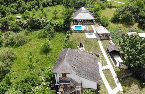 Dragosloveni Villa | 300 m² Villa ∙ 4 bedrooms ∙ 12 guests