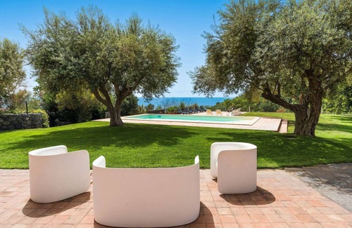 Milo Villa | 300 m² Villa ∙ 6 bedrooms ∙ 12 guests
