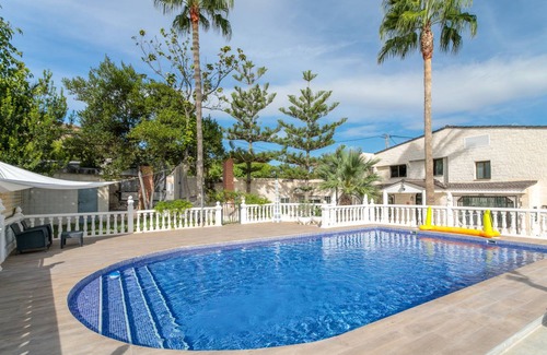 Alicante Villa | 300 m² Villa ∙ 8 bedrooms ∙ 18 guests