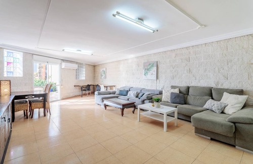 Alicante Villa | 300 m² Villa ∙ 8 bedrooms ∙ 18 guests