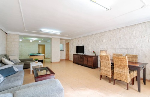 Alicante Villa | 300 m² Villa ∙ 8 bedrooms ∙ 18 guests