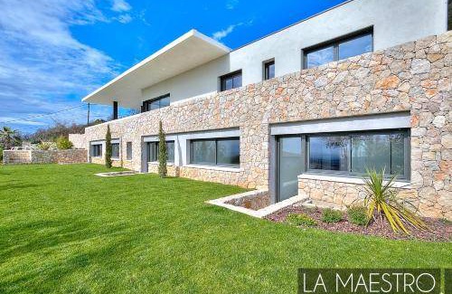 Saint-Jeannet Villa | 300 m² Villa ∙ 6 bedrooms ∙ 12 guests