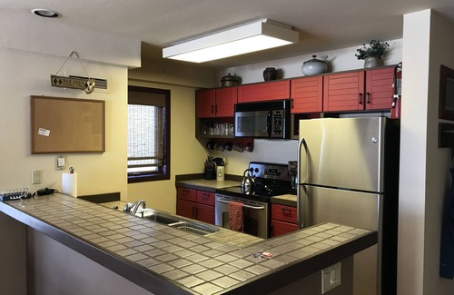 Mountain House Condo | 300 yards to Peru lift @ Keystone, sleeps 6, spacious end unit condo