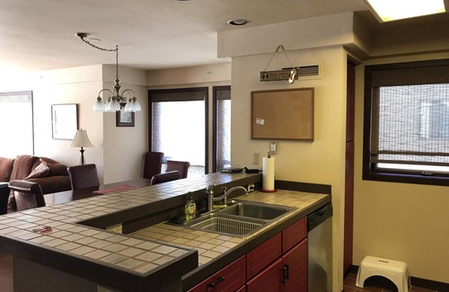 Mountain House Condo | 300 yards to Peru lift @ Keystone, sleeps 6, spacious end unit condo