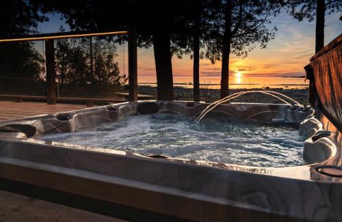 Northern Bruce Peninsula House | 300ft Modern Luxury Lakefront Hot Tub Steam Bath