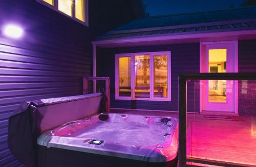 Northern Bruce Peninsula House | 300ft Modern Luxury Lakefront Hot Tub Steam Bath