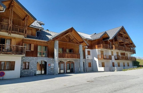 Albiez-le-Vieux Apartment | 300m from shops, Ground floor, view mountain, terrace, parking, tv, ski locker, 42m²