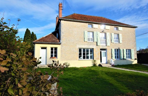 Trannes House | 307 m² Gîte ∙ 6 bedrooms ∙ 15 guests