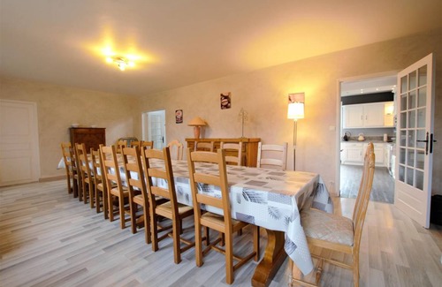 Trannes House | 307 m² Gîte ∙ 6 bedrooms ∙ 15 guests