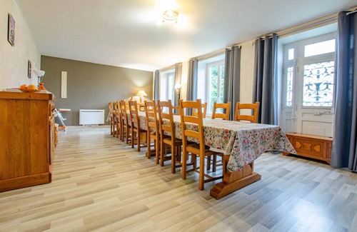 Trannes House | 307 m² Gîte ∙ 6 bedrooms ∙ 15 guests