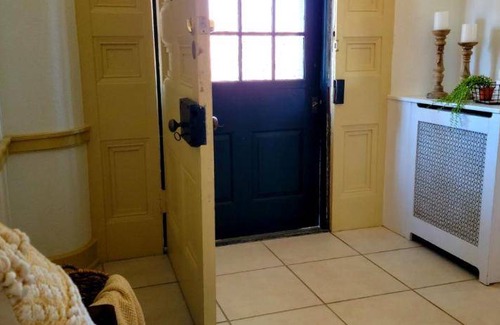 Downingtown House | 309 m² House ∙ 3 bedrooms ∙ 10 guests