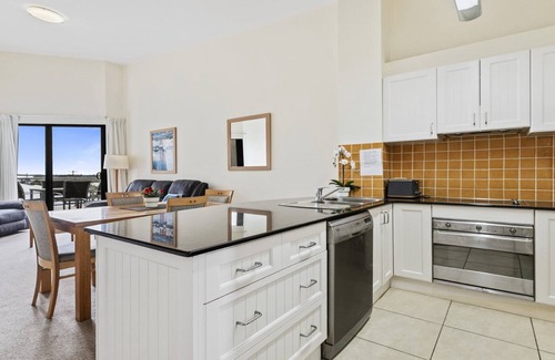 Tea Gardens Apartment | 309 The Boathouse, TOP NOTCH