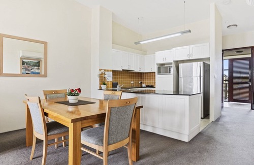 Tea Gardens Apartment | 309 The Boathouse, TOP NOTCH