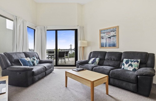 Tea Gardens Apartment | 309 The Boathouse, TOP NOTCH