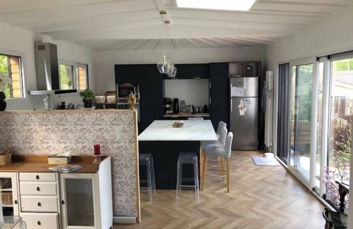 Verneuil-sur-Seine House | 30mn from Paris TER, 7 bedrooms including a studio, swimming pool, dog accepted