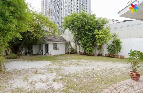 Sentul Pasar Villa | 30P White House Retreat - Pool & Event Hall