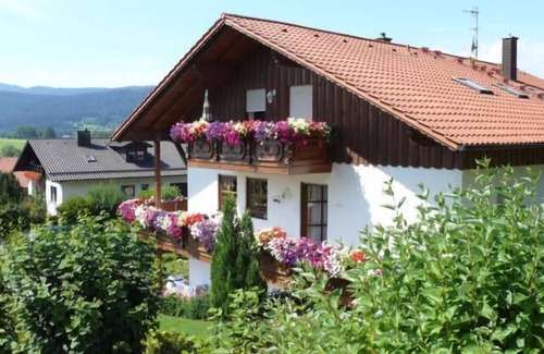 March Apartment | 30qm-große Ferienwohnung mit Blick auf den Bayerischen Wald