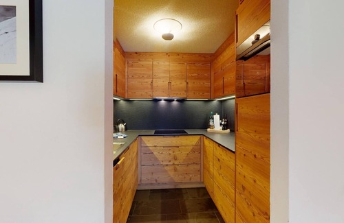 Surlej Apartment | 3½-room apartment on the ground floor, entrance hall with wardrobe, living room