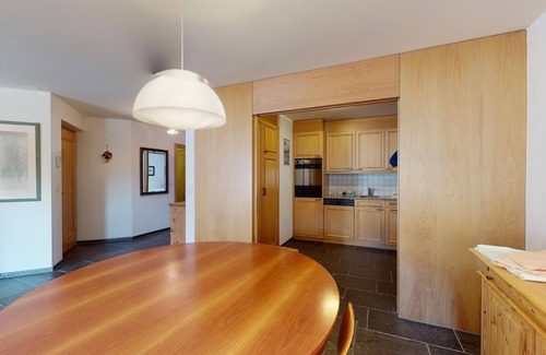 Champfer Apartment | 3½-room apartment on the 2nd floor, entrance with wardrobe, living room with TV,