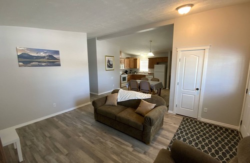 Three Hills House | 31 Cherry Lane - LARGE HOME - COZY SPACES - LOTS OF OPTIONS