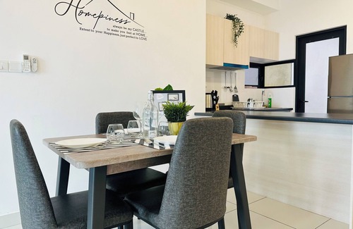 Taman Pertama Condo | 31 Family Suite 7pax 3 Rooms Velocity Mall IKEA Short Walk to MRT & LRT Malur