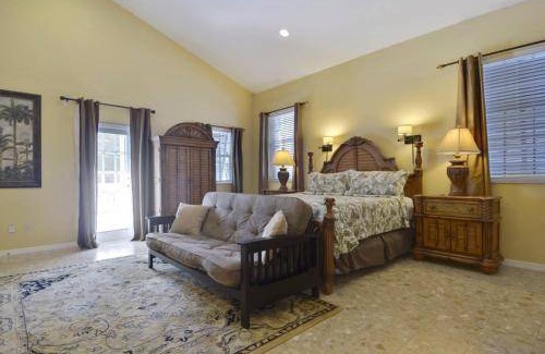 Uptown - Upper Duval House | 319 m² House ∙ 1 bedroom ∙ 12 guests