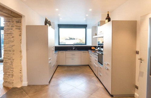 Ladoix-Serrigny House | 320 m² House ∙ 5 bedrooms ∙ 10 guests