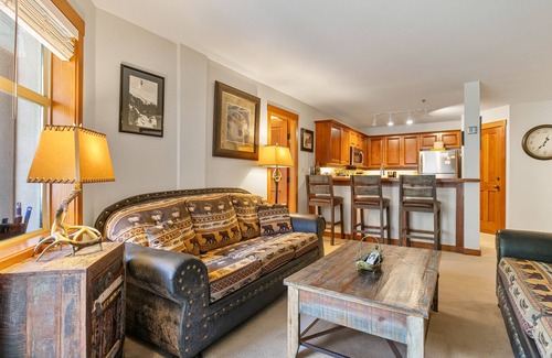 Salt Lake Mountain Resorts Condo | 3220 - Two Bedroom Standard Powderhorn Lodge by RedAwning