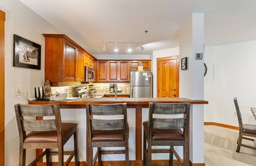 Salt Lake Mountain Resorts Condo | 3220 - Two Bedroom Standard Powderhorn Lodge by RedAwning