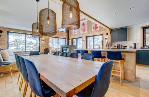 Morzine Ski Chalet | 327 m² Chalet ∙ 5 bedrooms ∙ 10 guests
