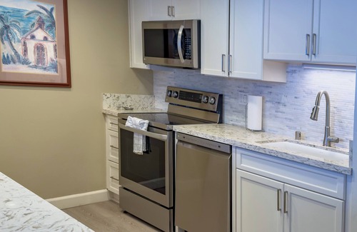 North Pacific Beach Condo | 33% OFF PB True Oceanfront 8/29/2025 thru 9/5/2025 1 Bed 1 Bath Sleeps 6