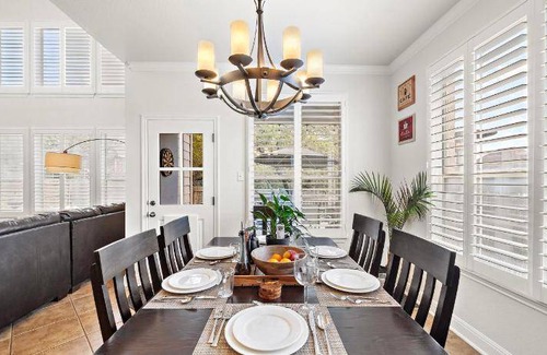 West Oak Hill House | 330 m² House ∙ 6 bedrooms ∙ 10 guests