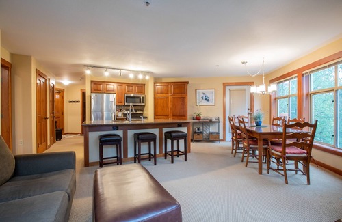 Salt Lake Mountain Resorts Condo | 3305 - Two Bedroom Deluxe Powderhorn Lodge by RedAwning