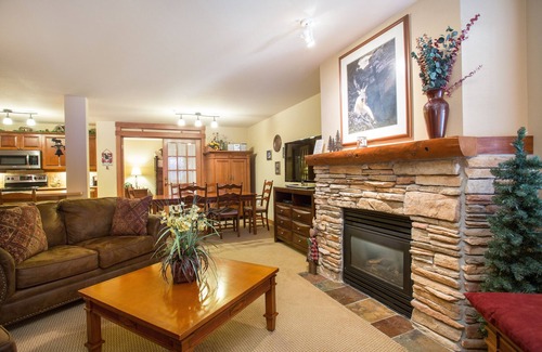 Salt Lake Mountain Resorts Condo | 3306 - One Bedroom + Den Deluxe Powderhorn Lodge by RedAwning