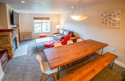 Snowbird Apartment | 3315 - One Bedroom Den Deluxe Powderhorn Lodge condo